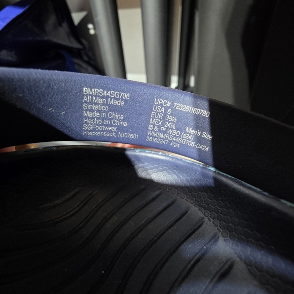 Discovery Shark Week Rugged Clog Style Sandals Size 6 Mens - Picture 6 of 6